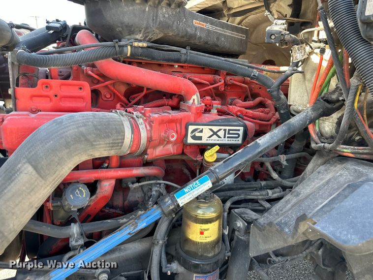 image for item NT9341 2018 International  semi truck