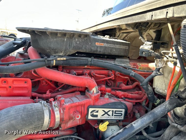 image for item NT9341 2018 International  semi truck