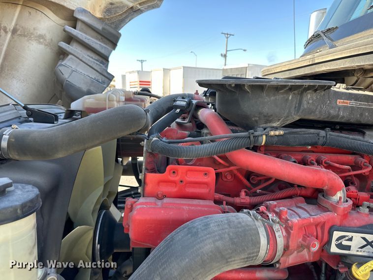 image for item NT9341 2018 International  semi truck