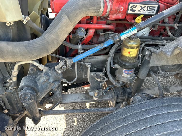 image for item NT9341 2018 International  semi truck