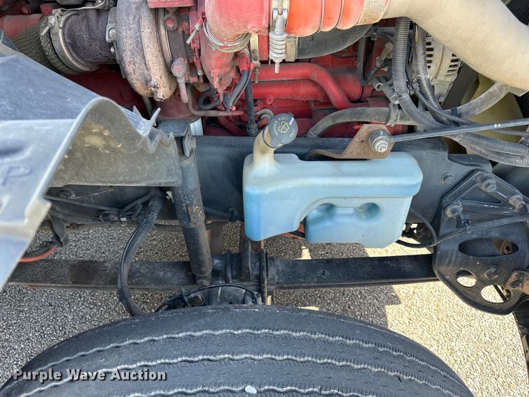 image for item NT9341 2018 International  semi truck