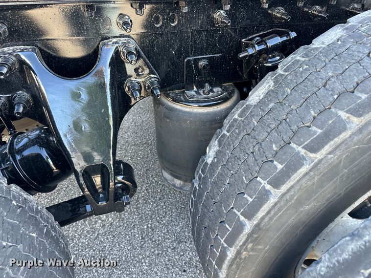 image for item NT9341 2018 International  semi truck