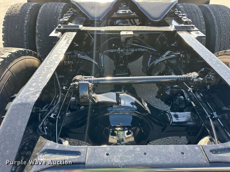 image for item NT9341 2018 International  semi truck