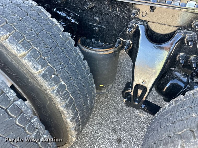 image for item NT9341 2018 International  semi truck