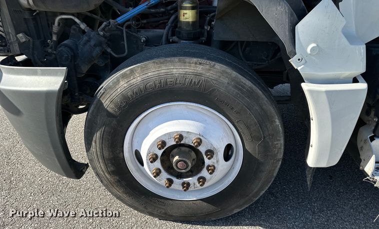 image for item NT9341 2018 International  semi truck