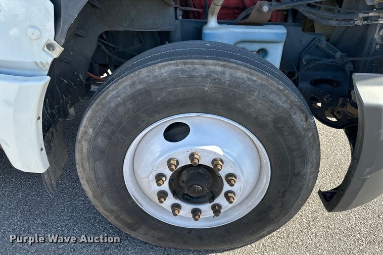 image for item NT9341 2018 International  semi truck