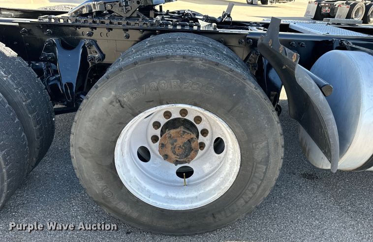 image for item NT9341 2018 International  semi truck