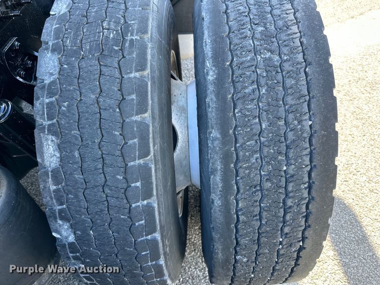 image for item NT9341 2018 International  semi truck