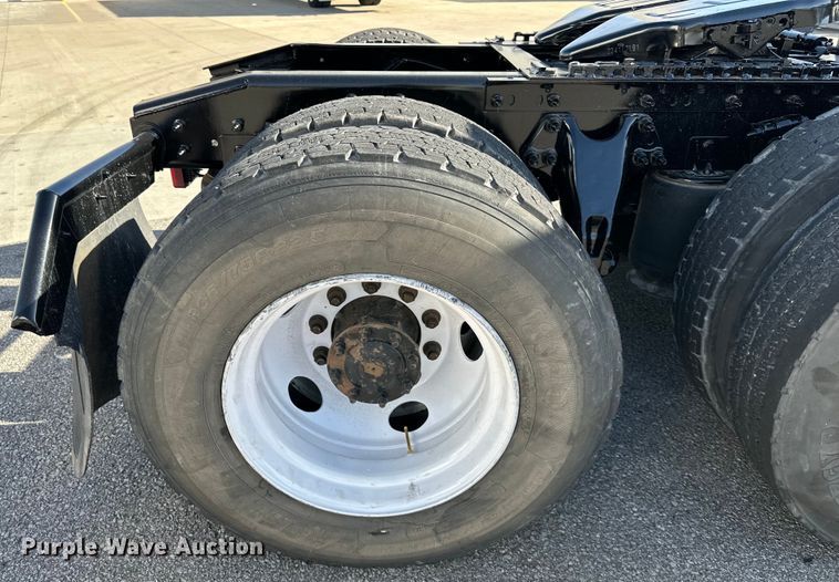 image for item NT9341 2018 International  semi truck