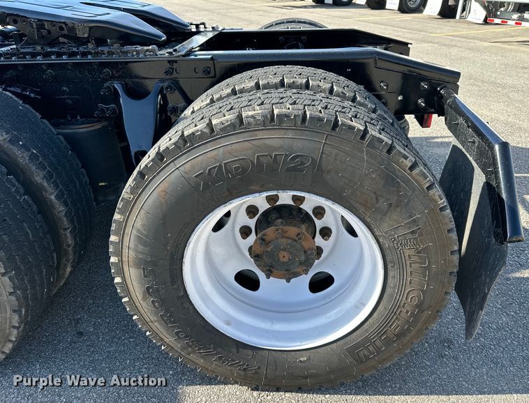 image for item NT9341 2018 International  semi truck