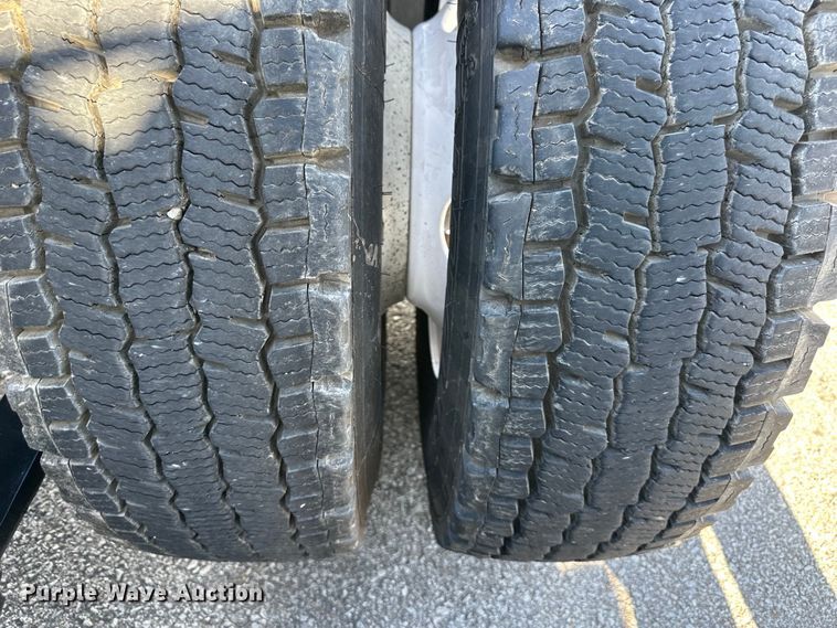 image for item NT9341 2018 International  semi truck