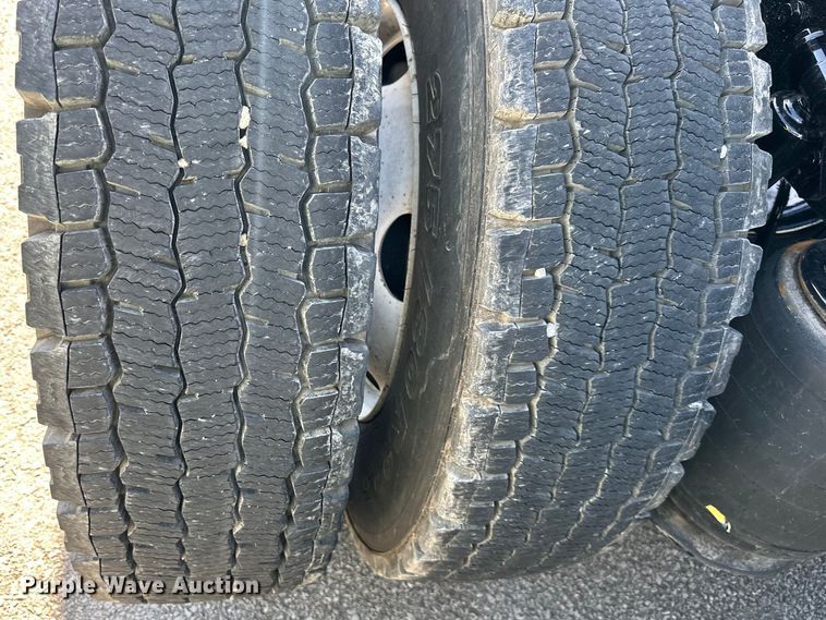 image for item NT9341 2018 International  semi truck