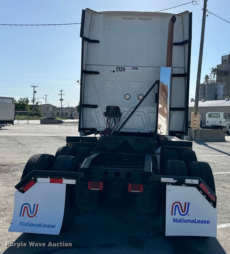 image for item NT9342 2018 International  LT semi truck