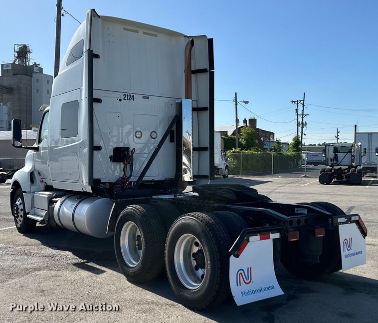 image for item NT9342 2018 International  LT semi truck