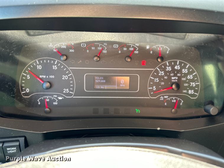 image for item NT9342 2018 International  LT semi truck