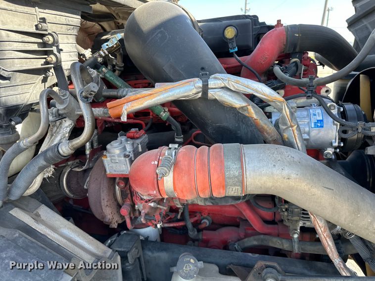 image for item NT9342 2018 International  LT semi truck