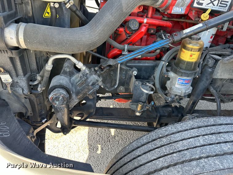 image for item NT9342 2018 International  LT semi truck