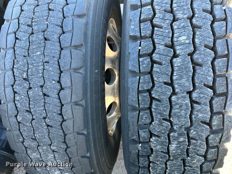 image for item NT9342 2018 International  LT semi truck