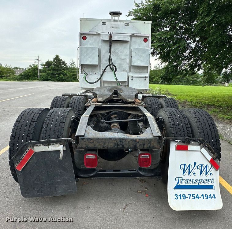 image for item NT9368 2015 Mack Pinnal semi truck