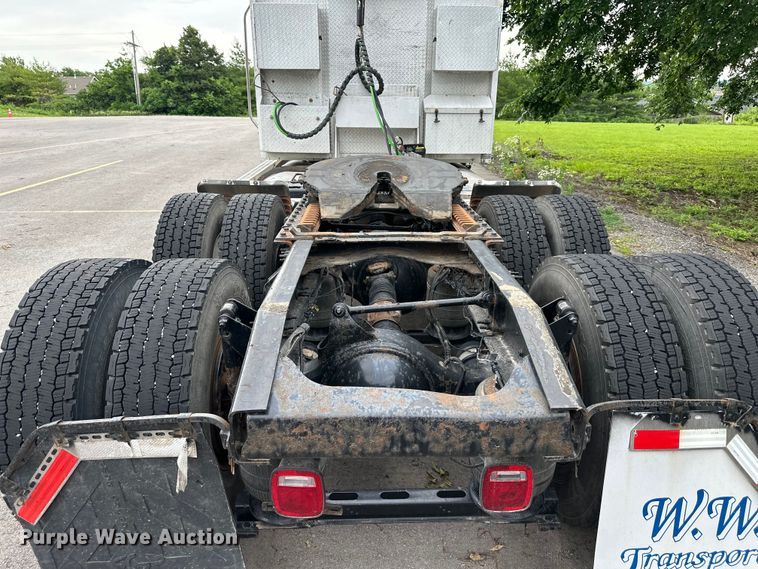 image for item NT9368 2015 Mack Pinnal semi truck