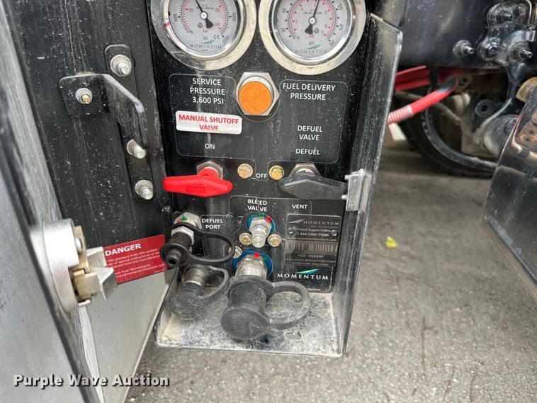 image for item NT9368 2015 Mack Pinnal semi truck