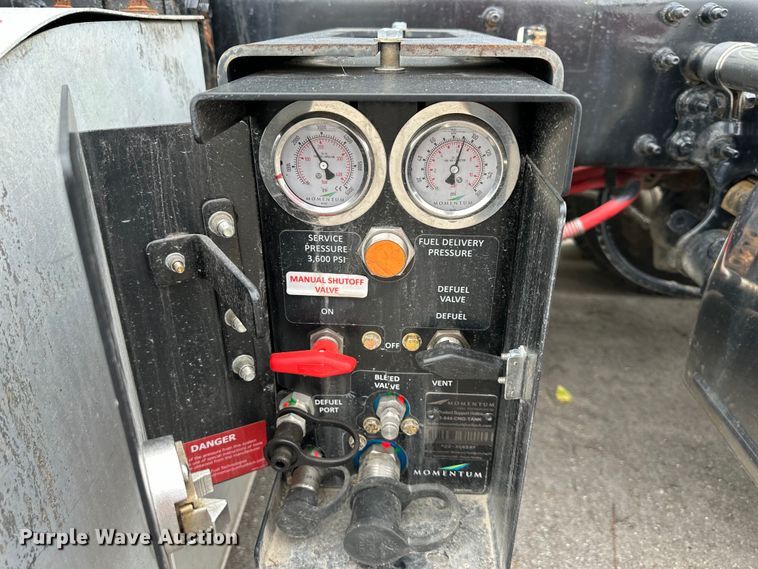 image for item NT9368 2015 Mack Pinnal semi truck