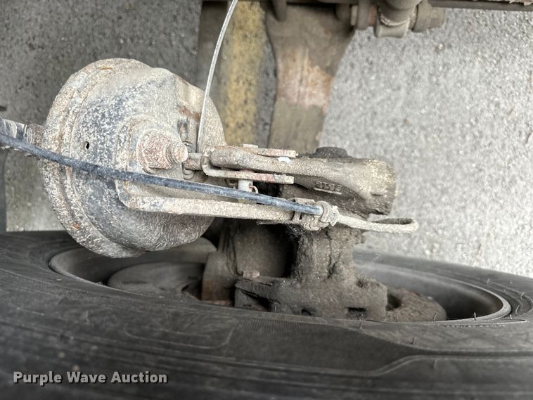 image for item NT9368 2015 Mack Pinnal semi truck