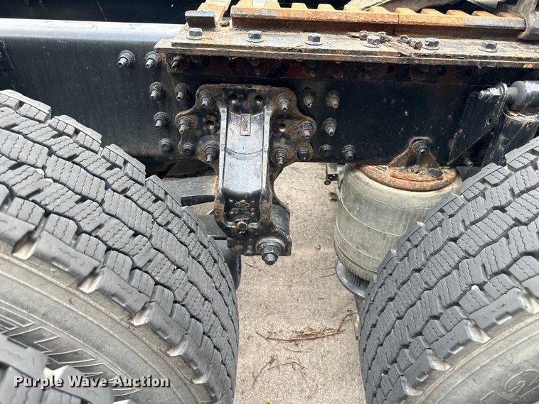 image for item NT9368 2015 Mack Pinnal semi truck