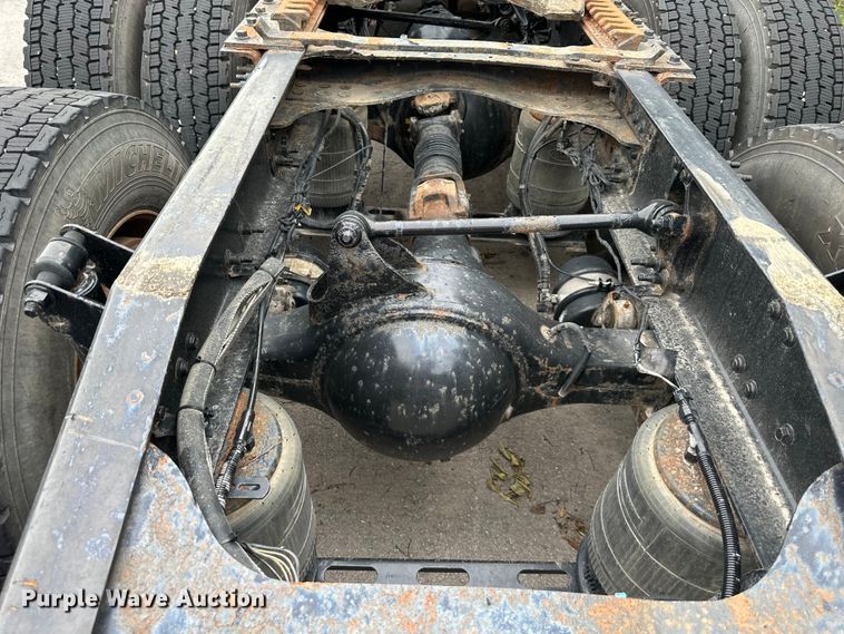 image for item NT9368 2015 Mack Pinnal semi truck