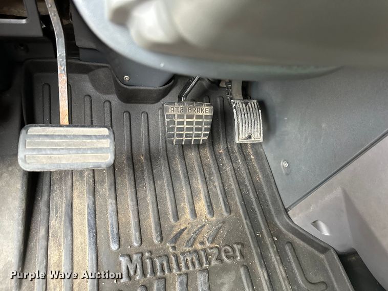 image for item NT9368 2015 Mack Pinnal semi truck