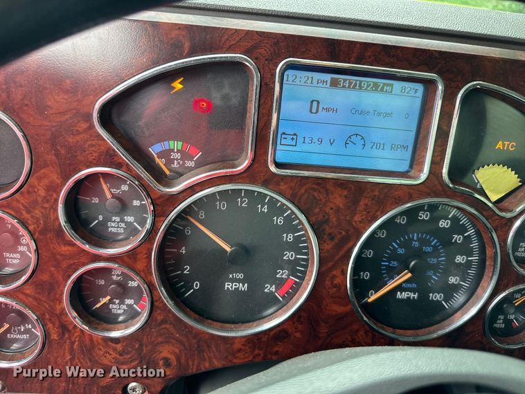 image for item NT9368 2015 Mack Pinnal semi truck