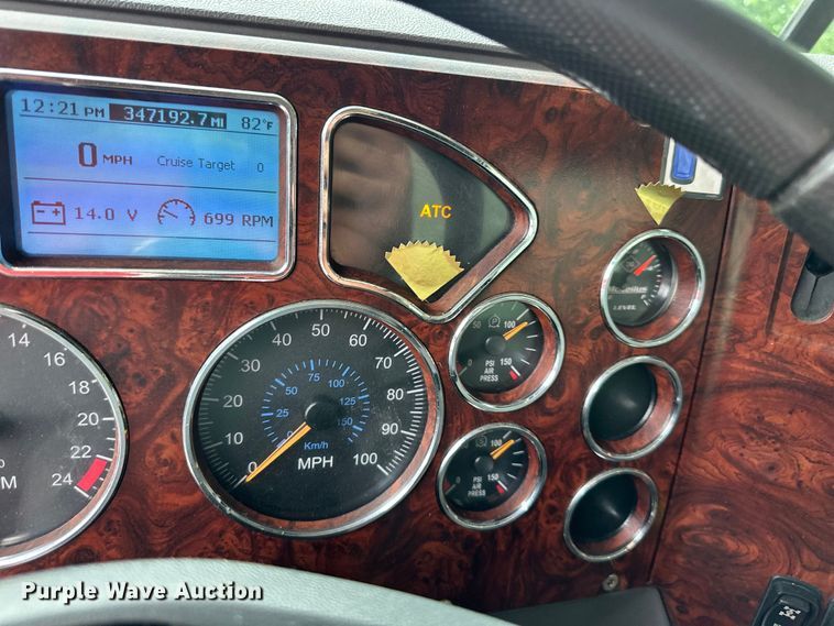 image for item NT9368 2015 Mack Pinnal semi truck