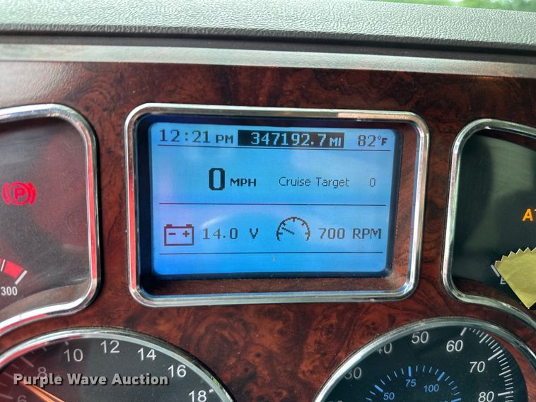 image for item NT9368 2015 Mack Pinnal semi truck