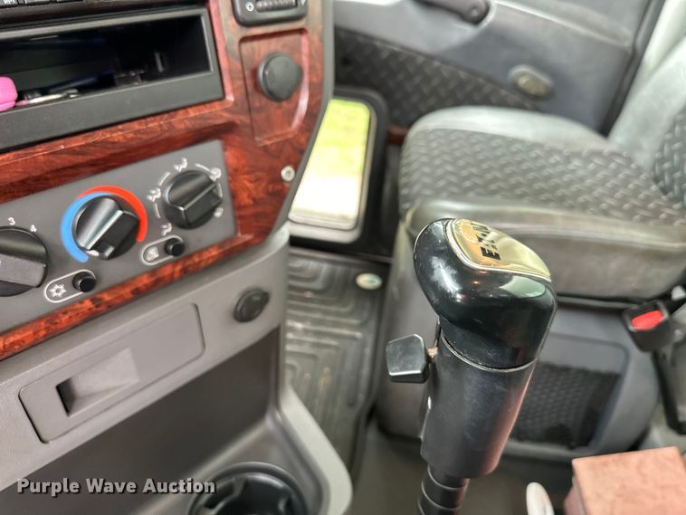 image for item NT9368 2015 Mack Pinnal semi truck