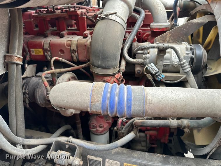 image for item NT9368 2015 Mack Pinnal semi truck