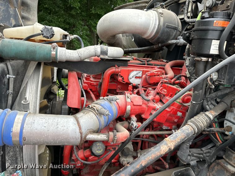 image for item NT9368 2015 Mack Pinnal semi truck