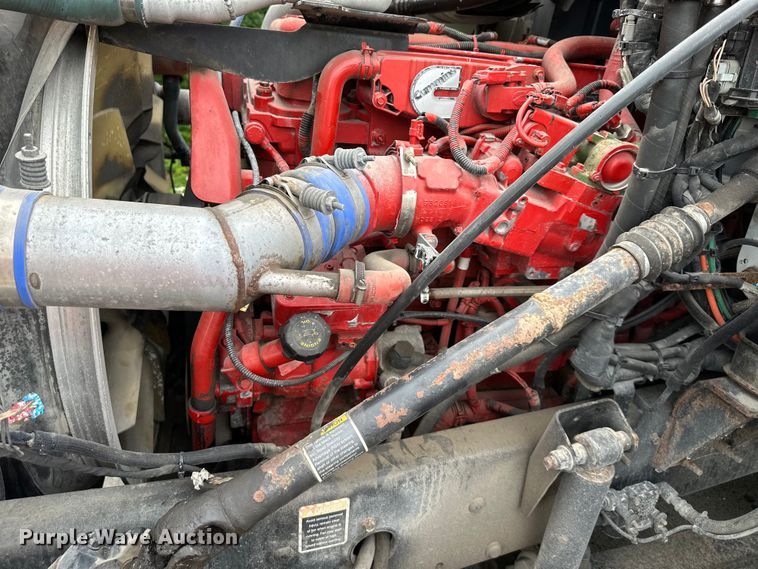 image for item NT9368 2015 Mack Pinnal semi truck