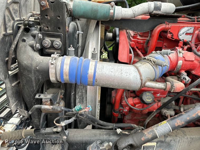 image for item NT9368 2015 Mack Pinnal semi truck