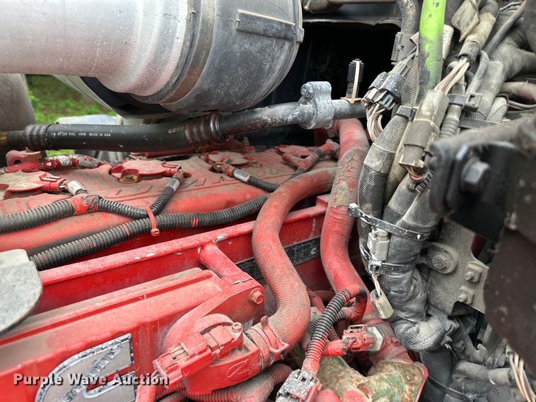 image for item NT9368 2015 Mack Pinnal semi truck