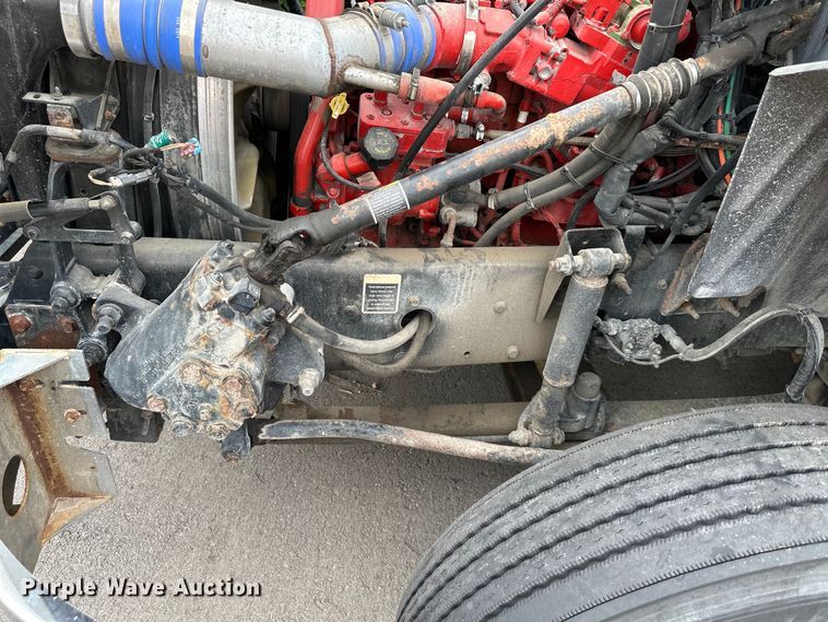 image for item NT9368 2015 Mack Pinnal semi truck