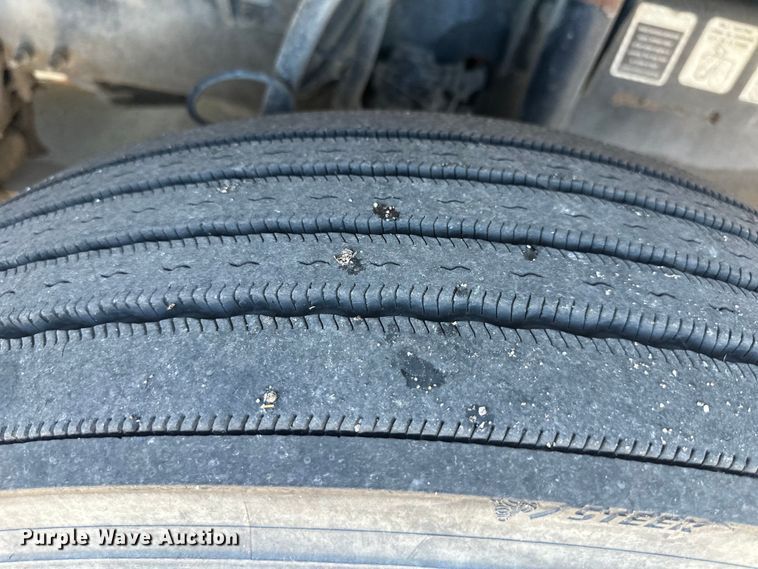 image for item NT9368 2015 Mack Pinnal semi truck