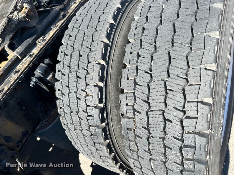 image for item NT9368 2015 Mack Pinnal semi truck