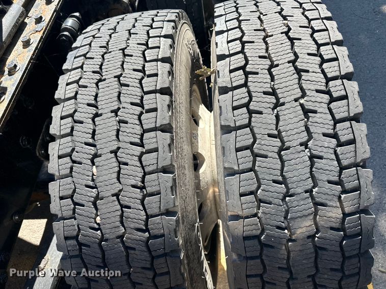 image for item NT9368 2015 Mack Pinnal semi truck