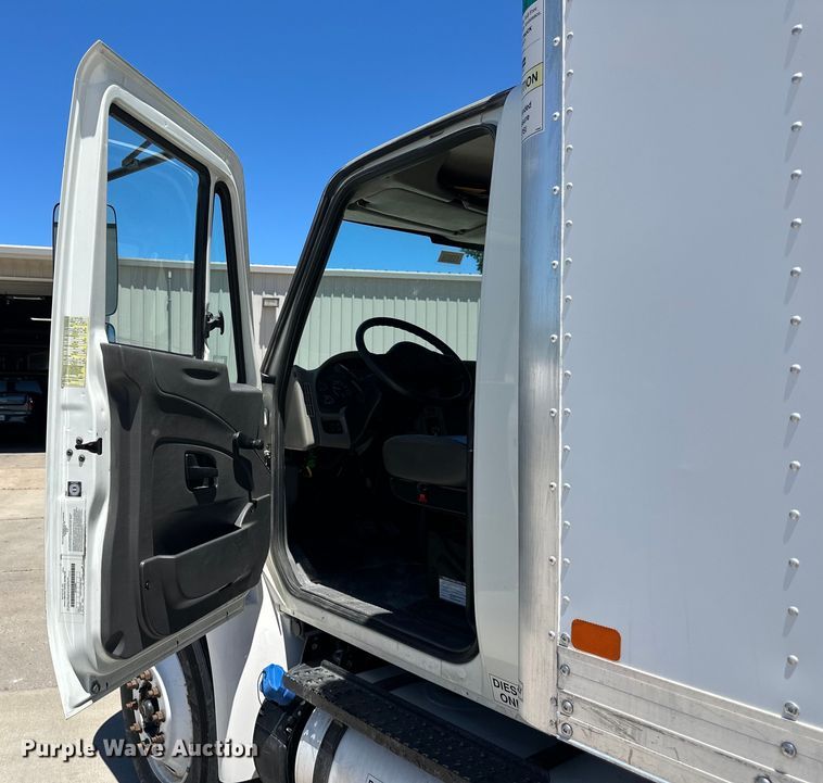 image for item NT9383 2018 International 4300  box truck