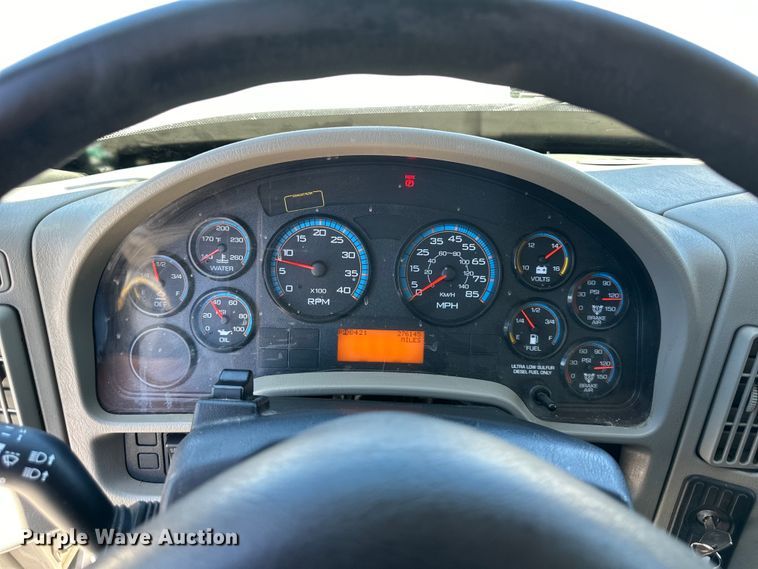 image for item NT9383 2018 International 4300  box truck