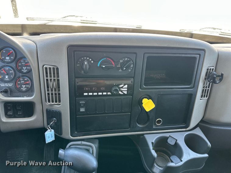 image for item NT9383 2018 International 4300  box truck