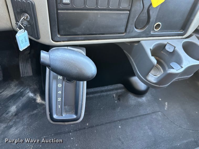 image for item NT9383 2018 International 4300  box truck