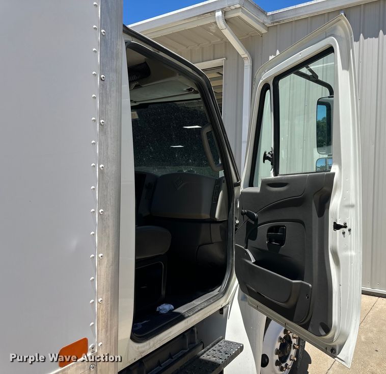 image for item NT9383 2018 International 4300  box truck