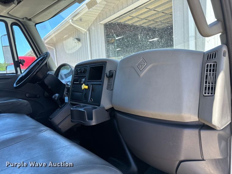 image for item NT9383 2018 International 4300  box truck