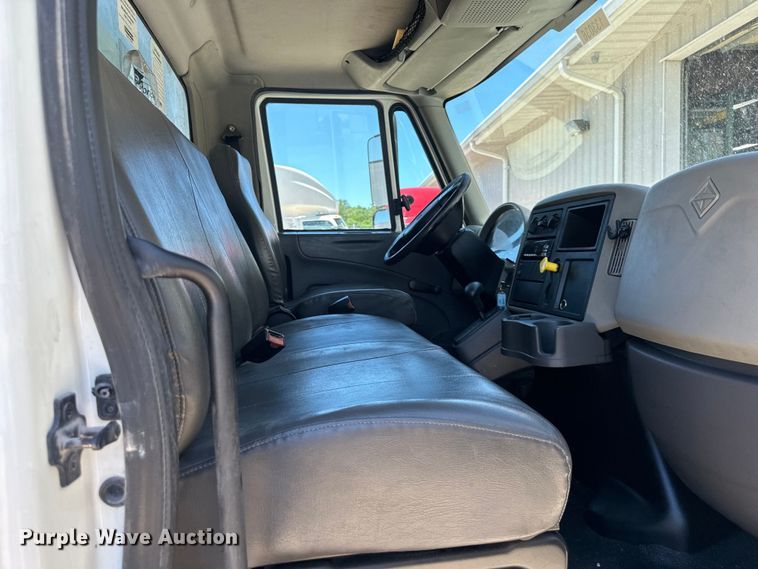 image for item NT9383 2018 International 4300  box truck